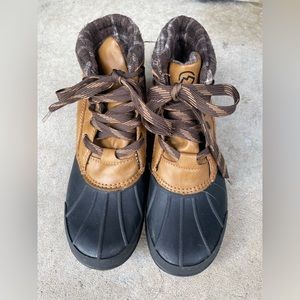Boys Magellan boots size 4